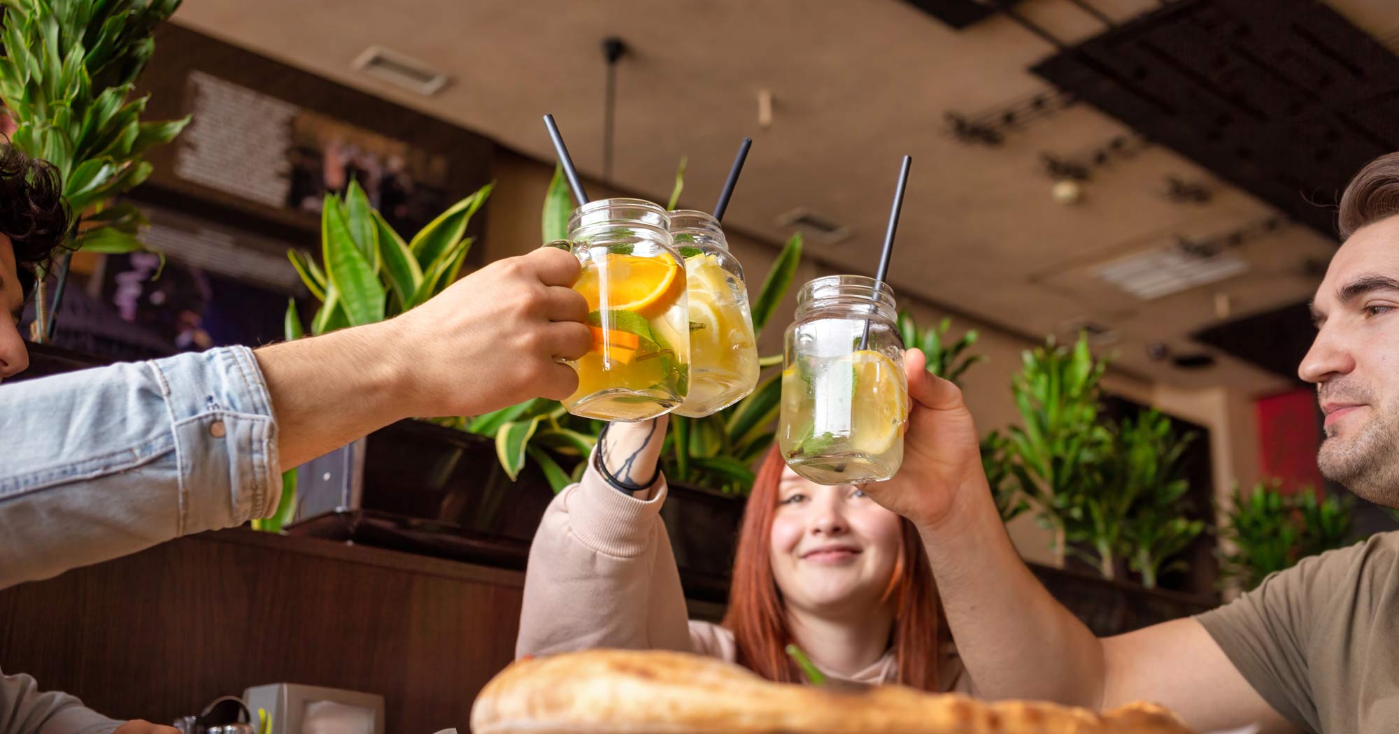 iederal-steeds-weer-happy-hour.jpg